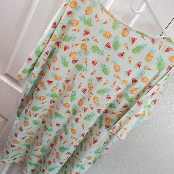 LulaRoe Tropical Tee - Picture 11 of 13